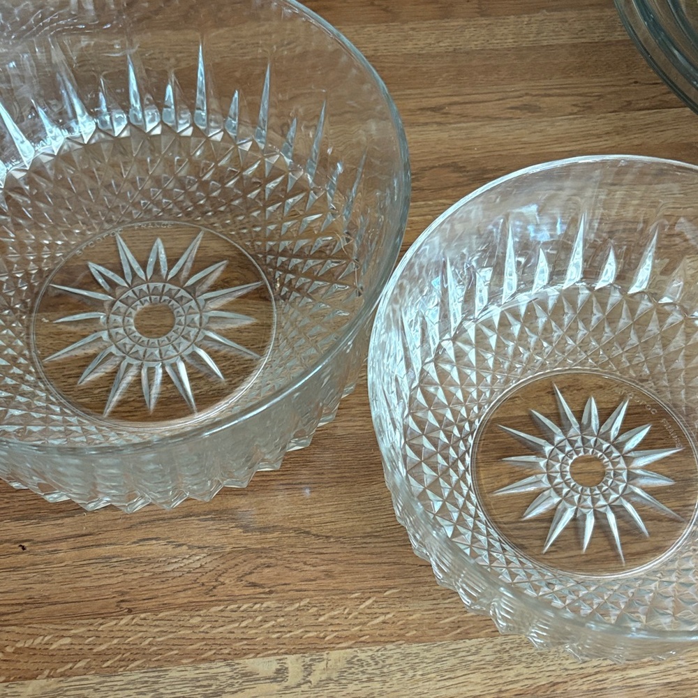 Cut Glass Serving Bowls - Clear Decorative Star Pattern (Set of 2)